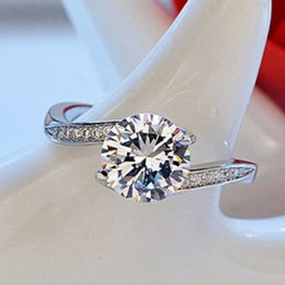 Elegant Women's Silver White Sapphire Ring - Picture 4 of 4